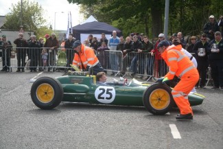 Allan McNish in John Bowers’ Lotus 25 being turned round before taking a second run up the street