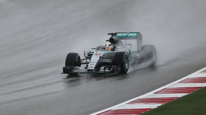 Hamilton on his way to victory (Photo Mercedes Benz)