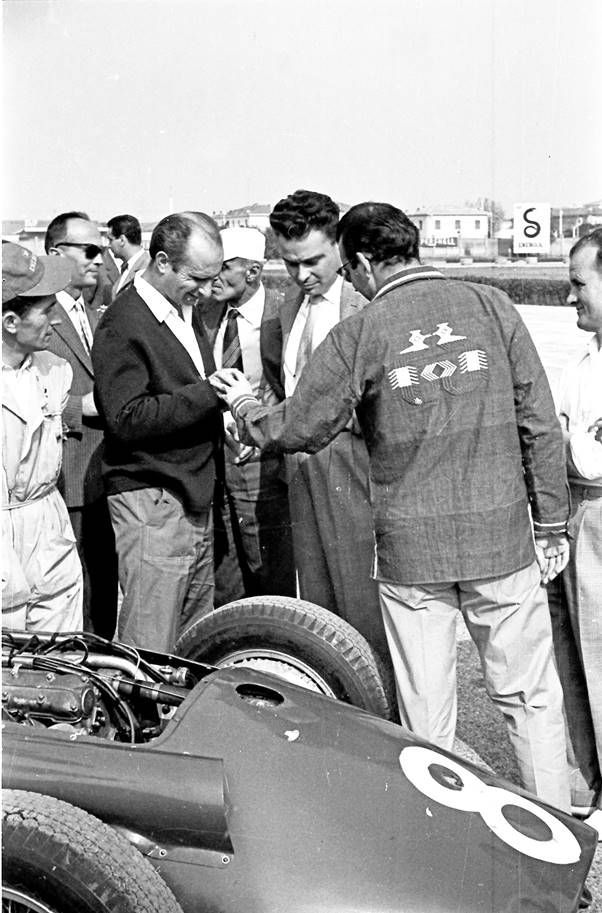 Juan Manuel Fangio was the first to carry the red script of Suixtil on his racing clothes and had been particularly successful with his much modified 1939 Chevrolet.