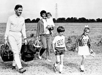 Bette, holding daughter Samantha with her husband Graham Hill, young Damon Hill and his sister Brigitte