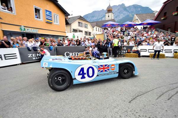 Hans Stuck with the Porsche 908/3, how vulnerable your feet were in those days ! <em>( Photo Peter Meierhofer)</em>