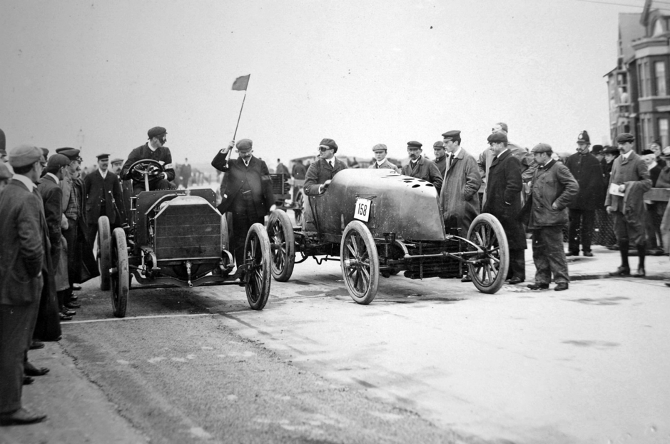 Andrew Fletcher, left, about to start a match race at the 1903 Southport Speed trials. His opponent was driving a streamlined Mors. Note the starter behind the cars