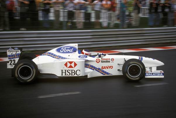 Jan at the wheel of the Stewart Formula 1 car ( Photo Grand Prix Photo-Peter Nygaard)