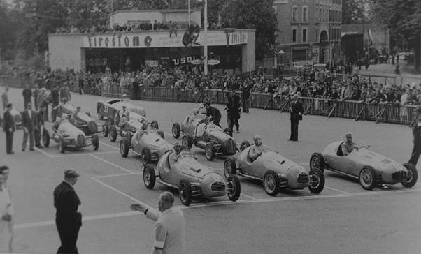 at the 1947 Grand Prix de Roussillon in his Gordini. A race he won ahead of his friend Robert Manzon,Gordini, and Raymond Sommer, all in Gordinis.