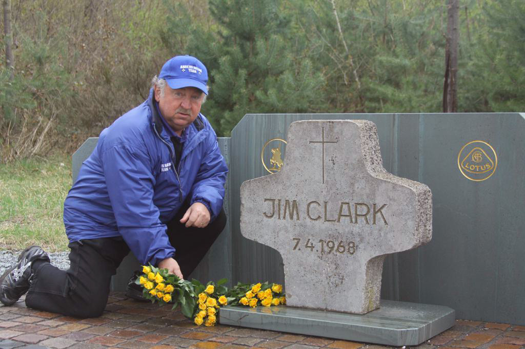 Kurt Ahrens at the gravestone to Jim Clark at Hockenkeim