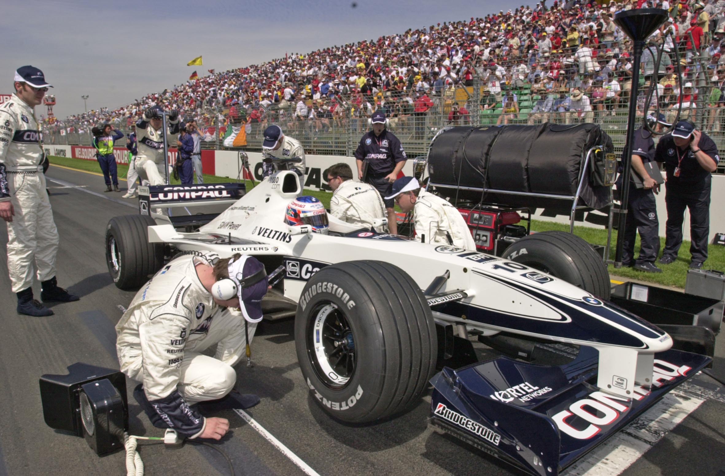 Jenson Button on the start line in Melbourne in 2000 with the brand new V10 BMW engine Williams. (Photo BMW)