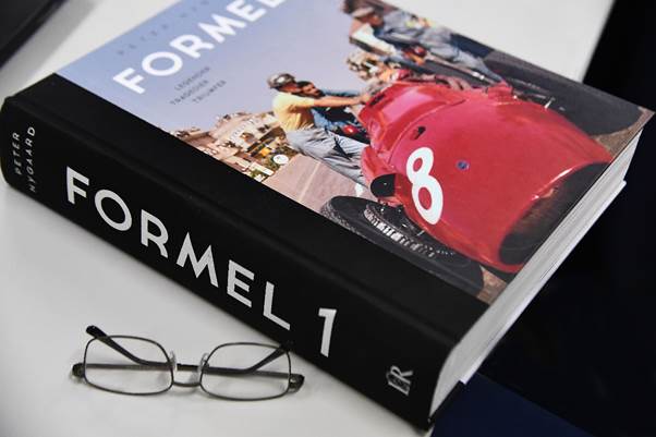 Formel 1 by Peter Nygaard